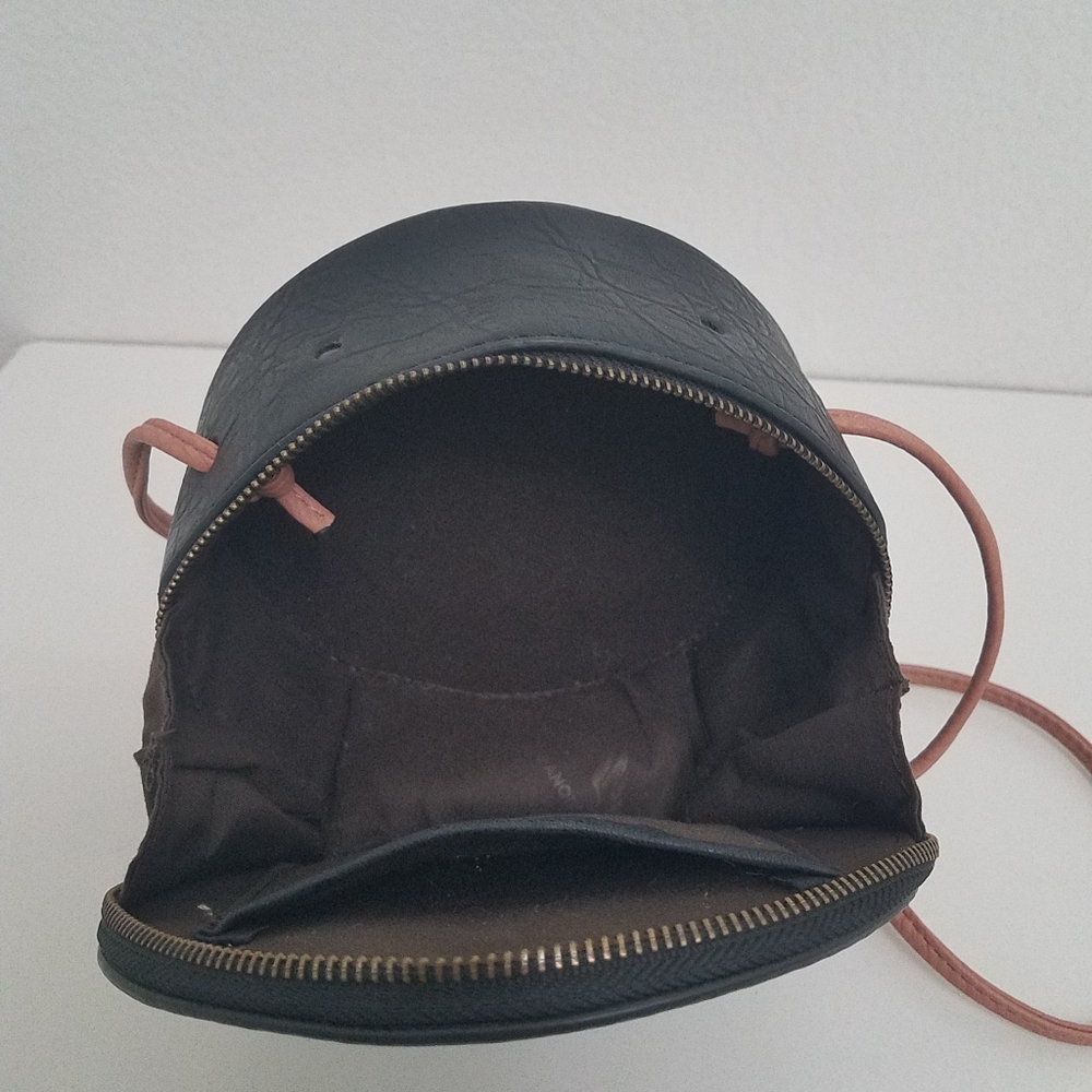 SALE! $10 Round Black Crossbody Bag - Picture 5 of 10